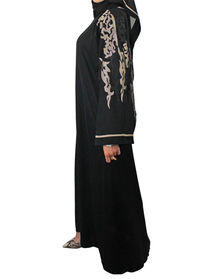 Abaya Dubai noire avec broderie en gold et noire – Image 7