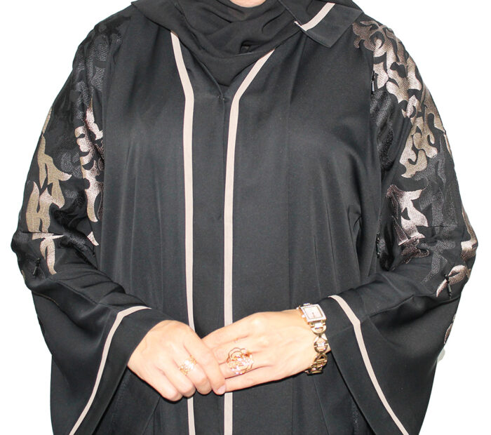 Abaya Dubai noire avec broderie en gold et noire – Image 5