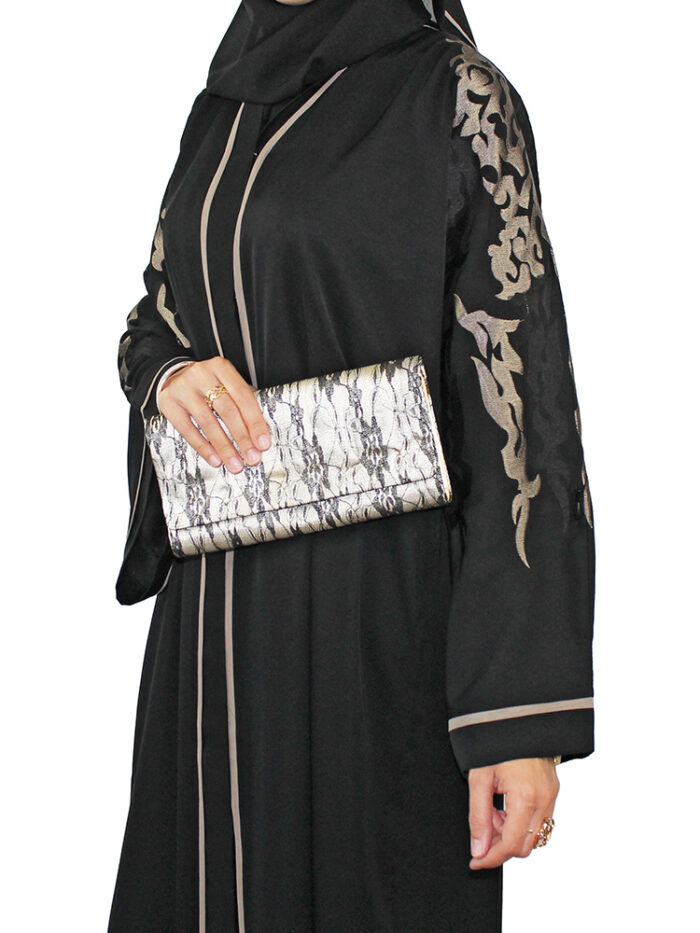 Abaya Dubai noire avec broderie en gold et noire – Image 2