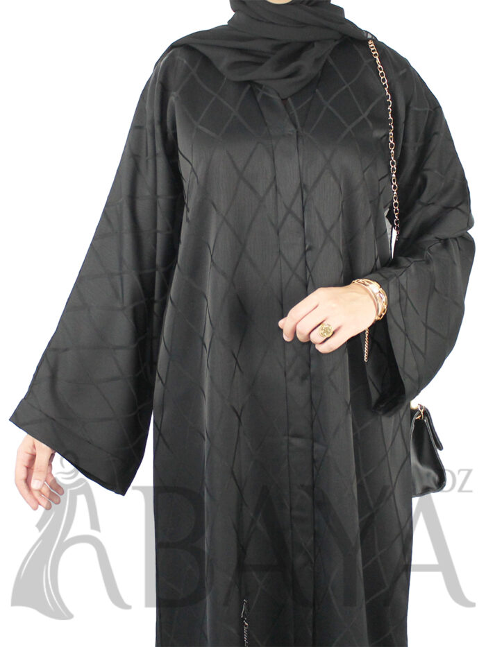 Magnifique abaya noire avec un tissu satiné