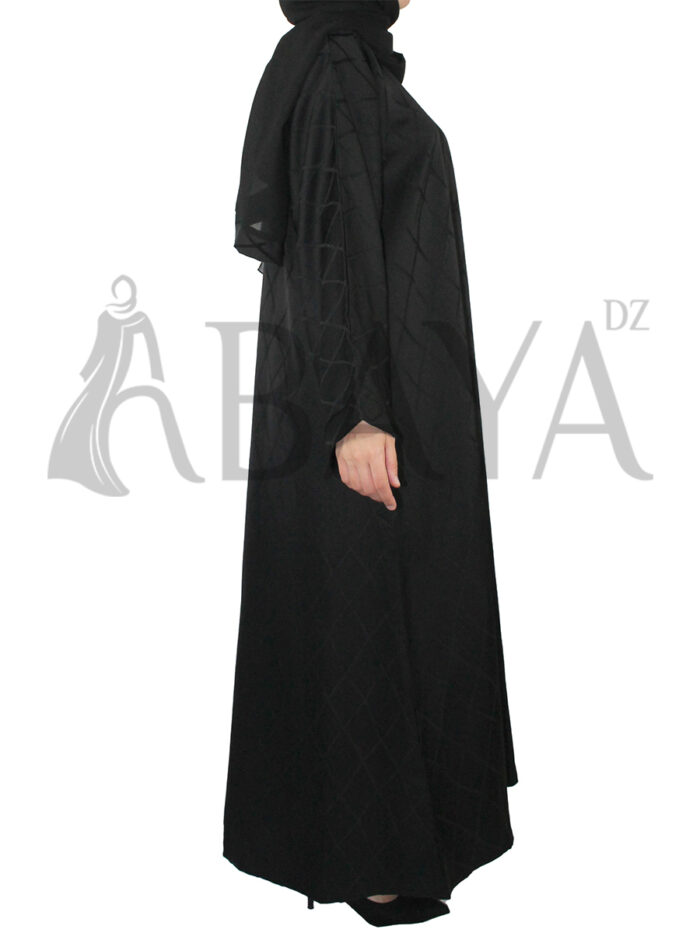 Magnifique abaya noire avec un tissu satiné