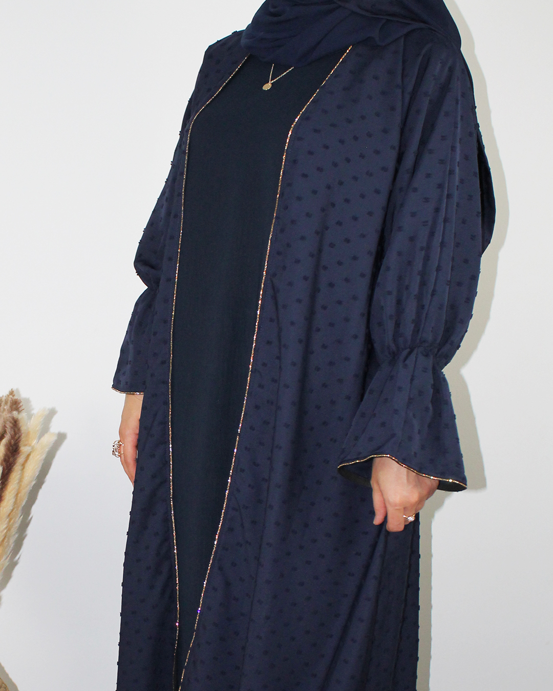 Kimono ensemble de deux pièces très élégant en bleu nuit Kimono ensemble de deux pièces très élégant en bleu nuit