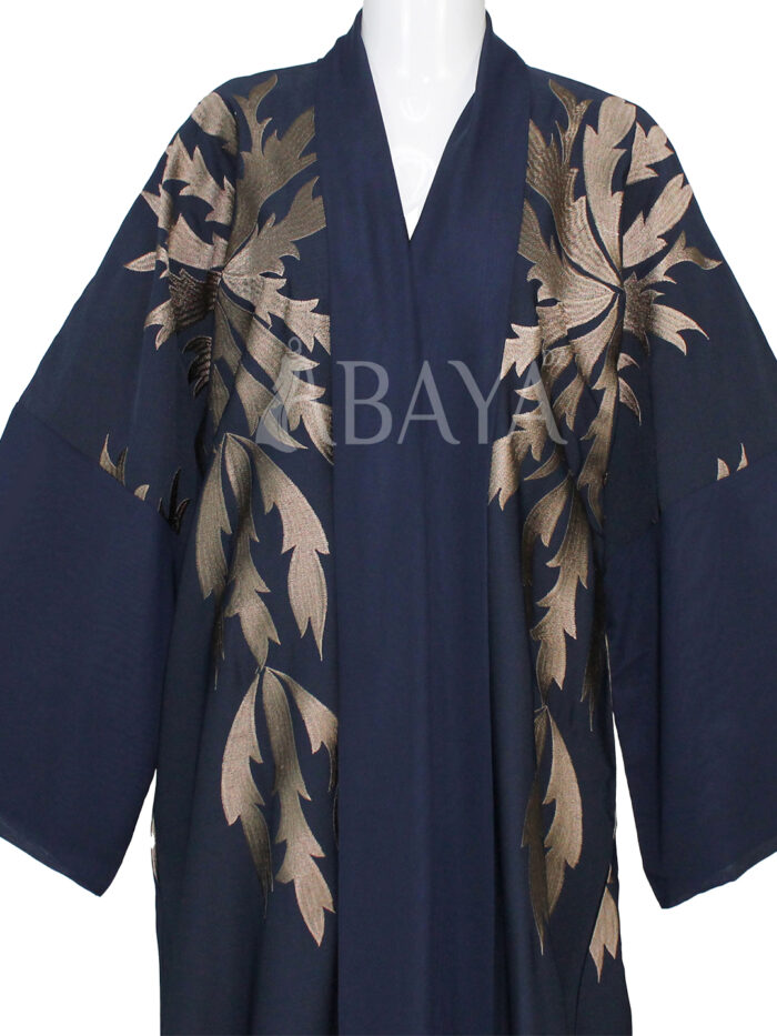 Magnifique Kimono bleu orné d’une splendide broderie