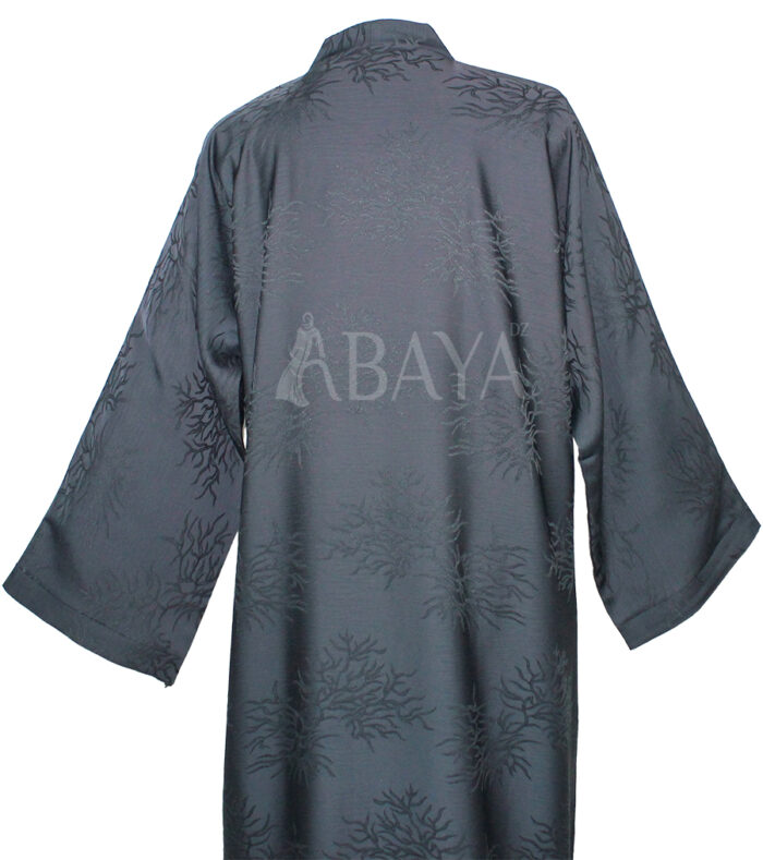 Abaya luxe en gris foncé avec un tissu fluide et chic