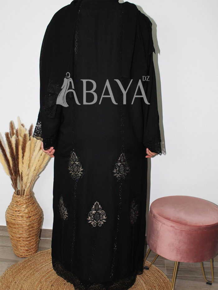Sublime abaya avec finition en dentelle