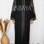 Abaya Noire Chic avec Broderie Florale – Luxe & Élégance