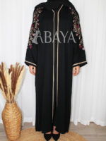 Abaya Noire Chic avec Broderie Florale – Luxe & Élégance