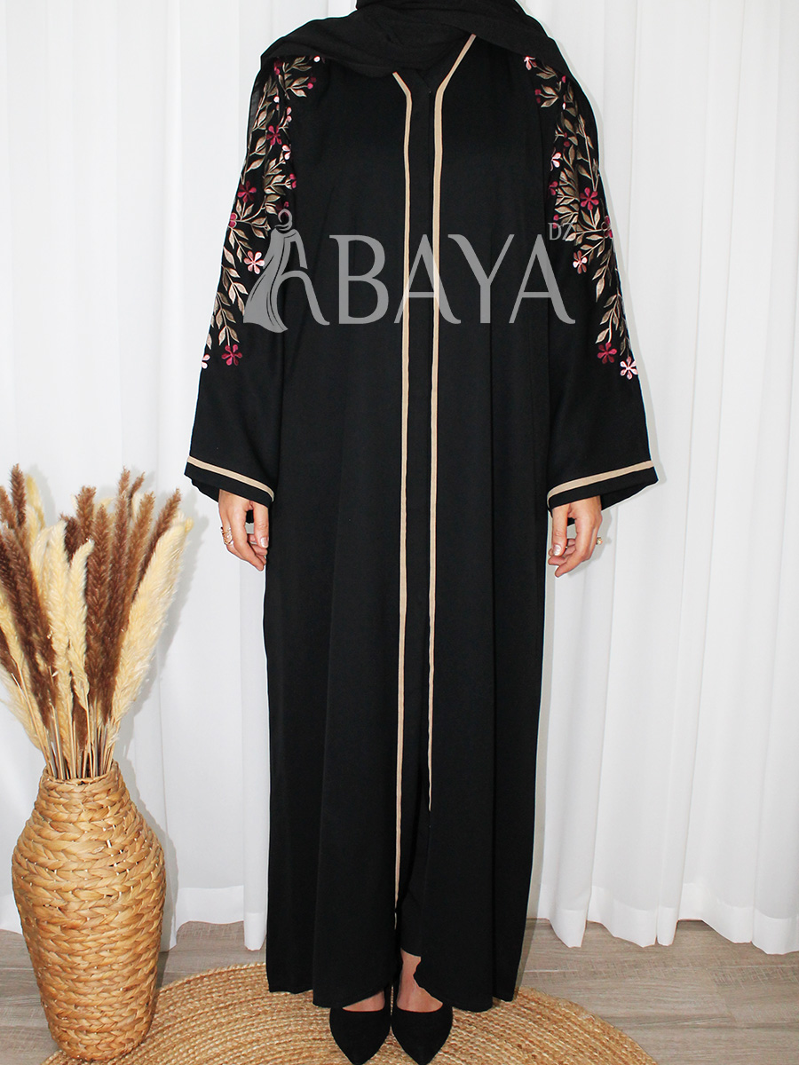 Abaya Noire Chic avec Broderie Florale – Luxe & Élégance Abaya Noire Chic avec Broderie Florale – Luxe & Élégance