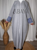 Abaya Élégante avec Broderies Florales en bleu