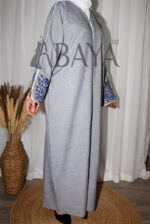 Abaya Élégante avec Broderies Florales en bleu