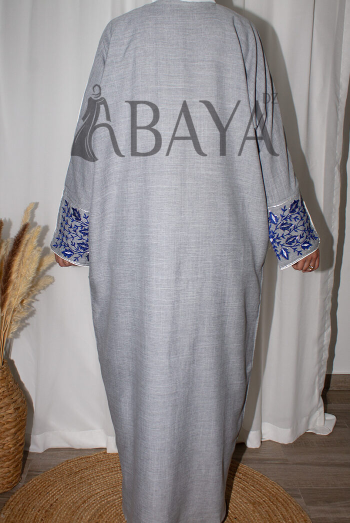 Abaya Élégante avec Broderies Florales en bleu