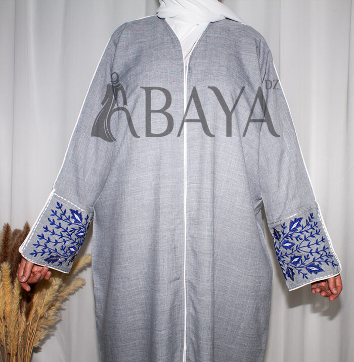 Abaya Élégante avec Broderies Florales en bleu