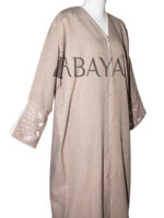 Abaya Élégante en Beige avec Broderies Florales