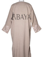 Abaya Élégante en Beige avec Broderies Florales