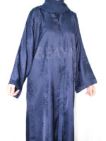 Abaya Dubai luxe en bleu foncé avec un tissu fluide et chic