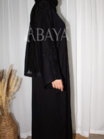 Abaya Noire Élégante avec Perles sur les Épaules, les Manches et le Dos