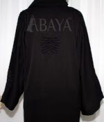 Abaya Noire Élégante avec Perles sur les Épaules, les Manches et le Dos