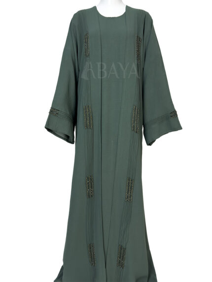 Kimono ensemble en vert avec détails perlés