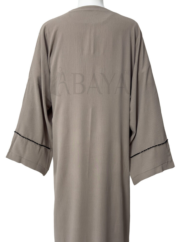Kimono ensemble en beige avec détails perlés
