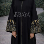 Abaya noire élégante avec manches brodées