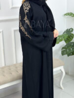 Abaya Dubai noire chic en tissu Nida avec broderie élégante