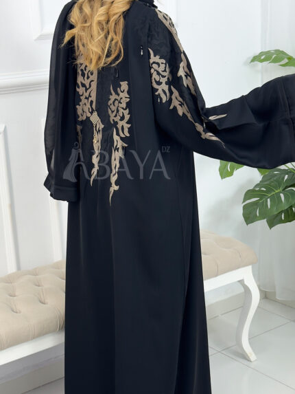Abaya Dubai noire chic en tissu Nida avec broderie élégante