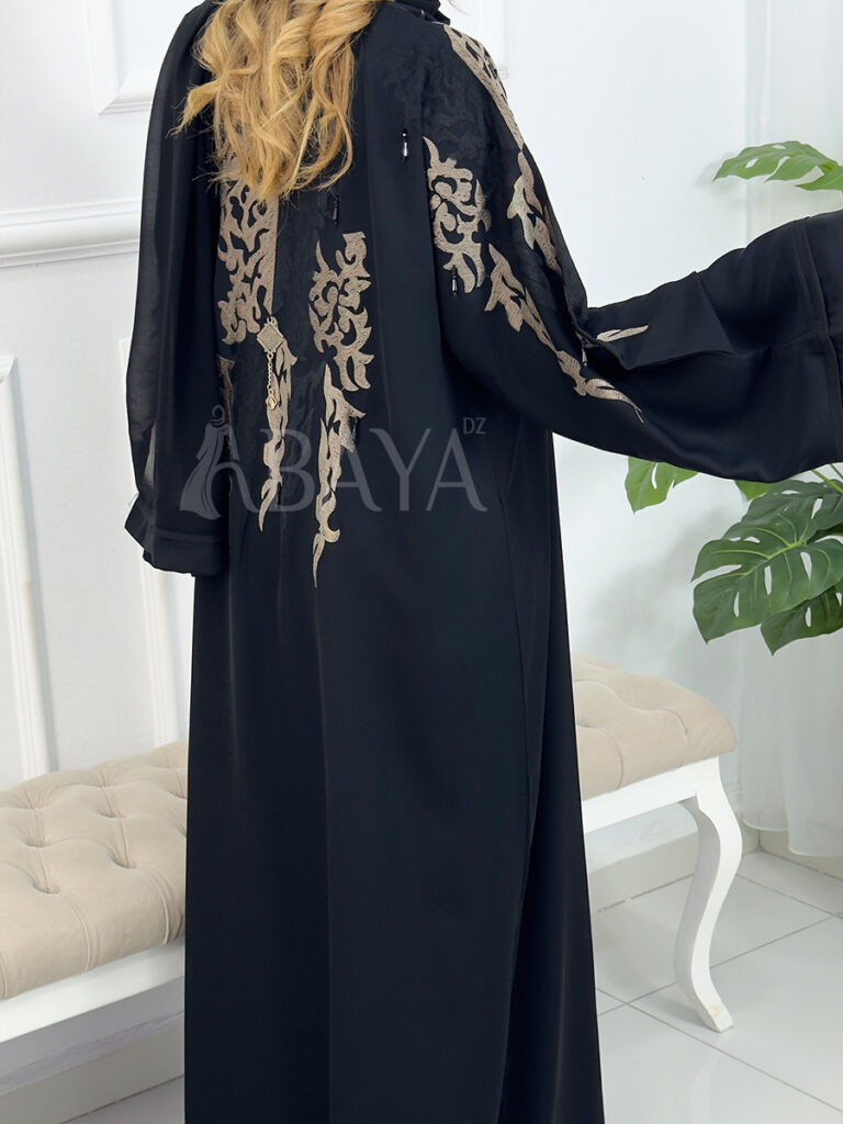 Abaya Dubai noire chic en tissu Nida avec broderie élégante