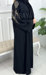 Abaya Dubai noire chic en tissu Nida avec broderie élégante