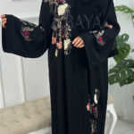 Abaya Noire Chic à Broderie Florale – Tissu Nida Luxe Dubai