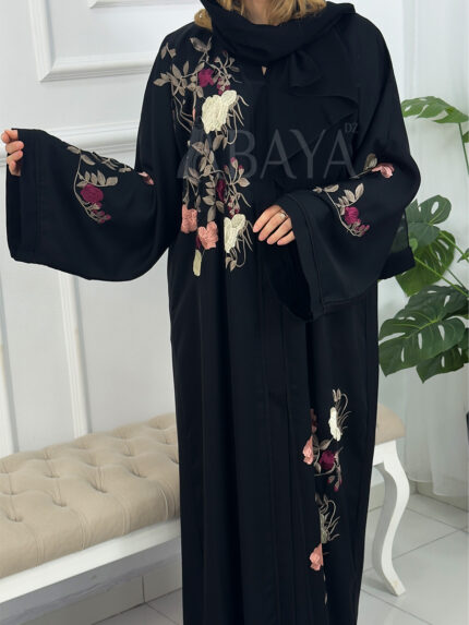 Abaya Noire Chic à Broderie Florale – Tissu Nida Luxe Dubai