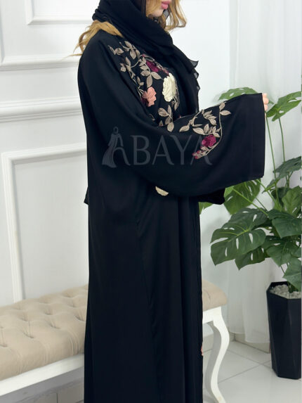 Abaya Noire Chic à Broderie Florale – Tissu Nida Luxe Dubai