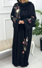 Abaya Noire Chic à Broderie Florale – Tissu Nida Luxe Dubai