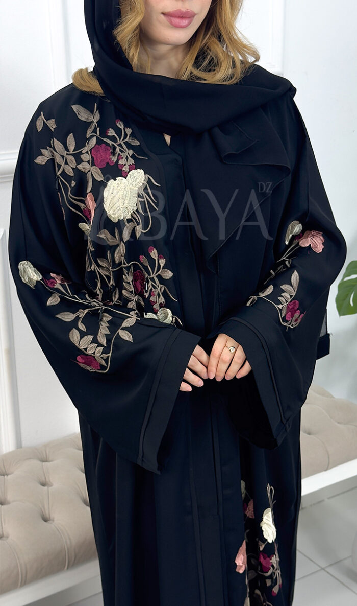 Abaya Noire Chic à Broderie Florale – Tissu Nida Luxe Dubai