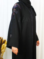Abaya Noire avec Détails Perlés : L'Essence du Raffinement – Image 2