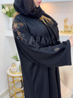 Abaya Noire avec Détails Perlés : L'Essence du Raffinement – Image 3
