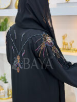 Abaya Noire avec Détails Perlés : L'Essence du Raffinement – Image 4
