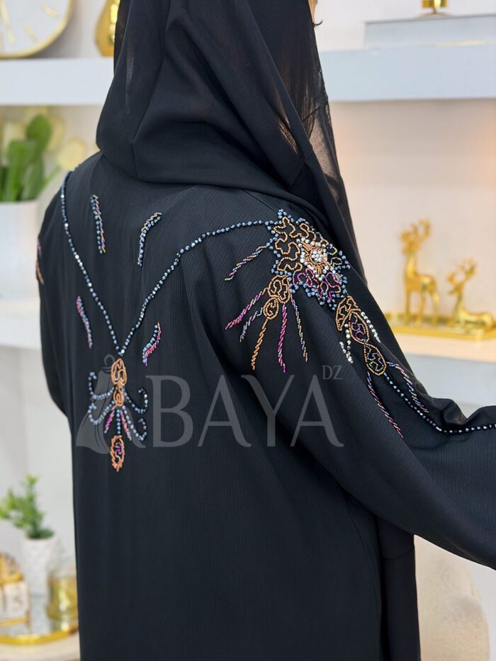 Abaya Noire avec Détails Perlés : L'Essence du Raffinement – Image 4