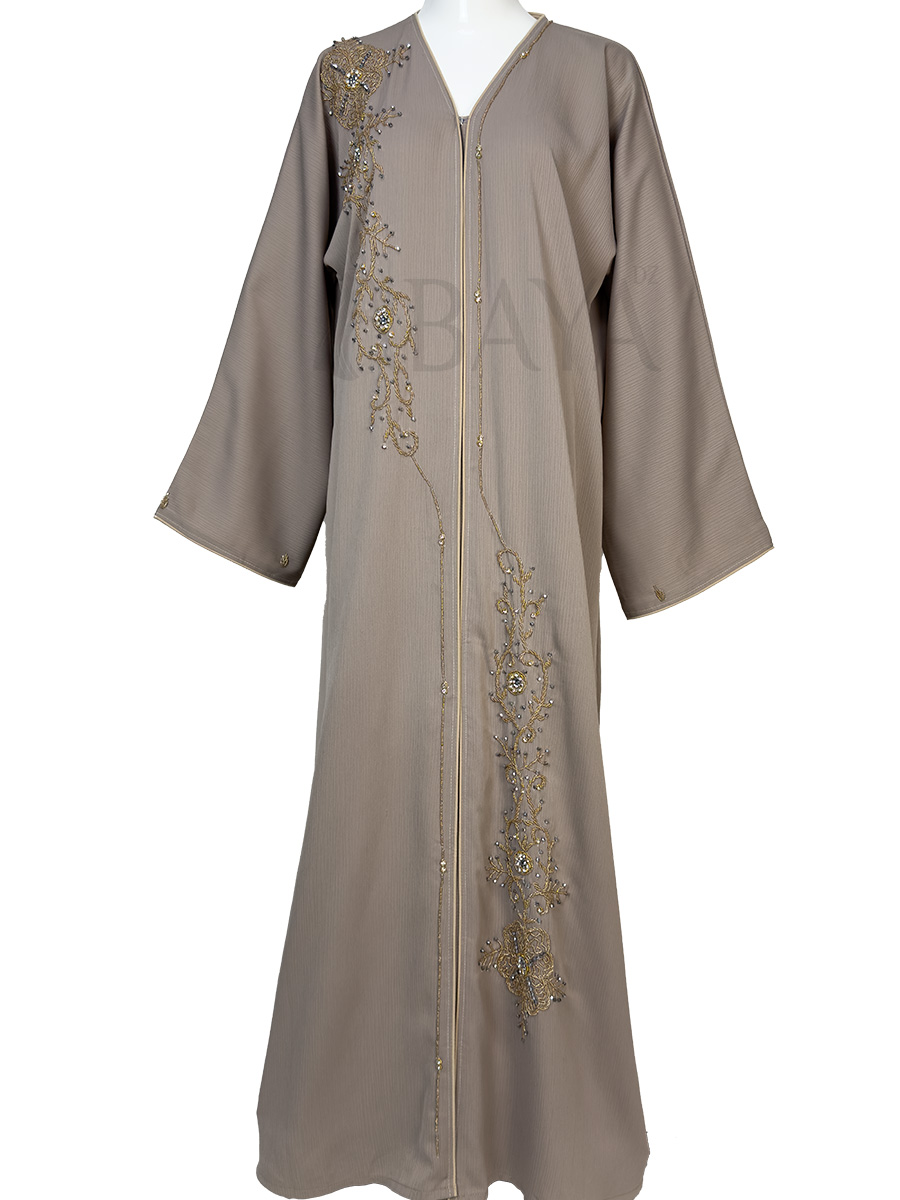 Abaya en beige Perlée – Élégance & Luxe Intemporel Abaya en beige Perlée – Élégance & Luxe Intemporel
