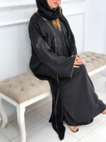 Abaya Noire avec Robe : Simplicité et Élégance Intemporelle