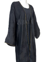 Abaya Noire avec Robe : Simplicité et Élégance Intemporelle