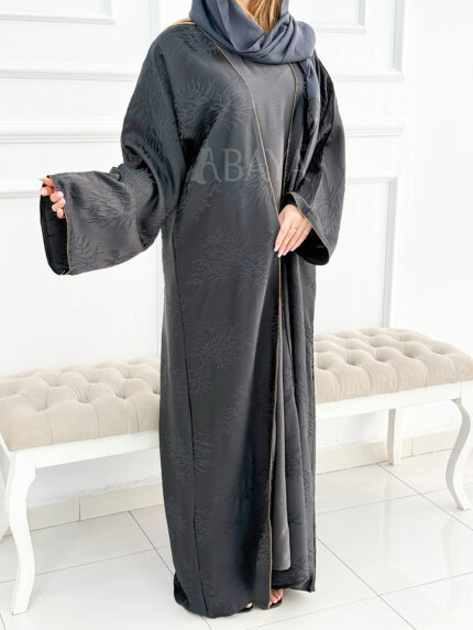 Abaya avec Robe en Gris : Simplicité et Élégance Intemporelle