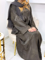 Abaya Luxe en Jacquard Marron – Style Sophistiqué