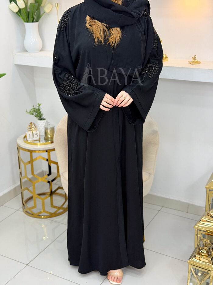 Abaya Dubai Noire Élégante avec Perles sur les Épaules, les Manches et le Dos