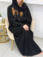 Abaya Noire Élégante avec Perles sur les Épaules, les Manches et le Dos – Image 5