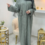 Abaya grise élégante ornée de perles délicates