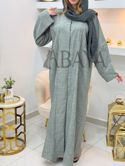 Abaya grise élégante ornée de perles délicates