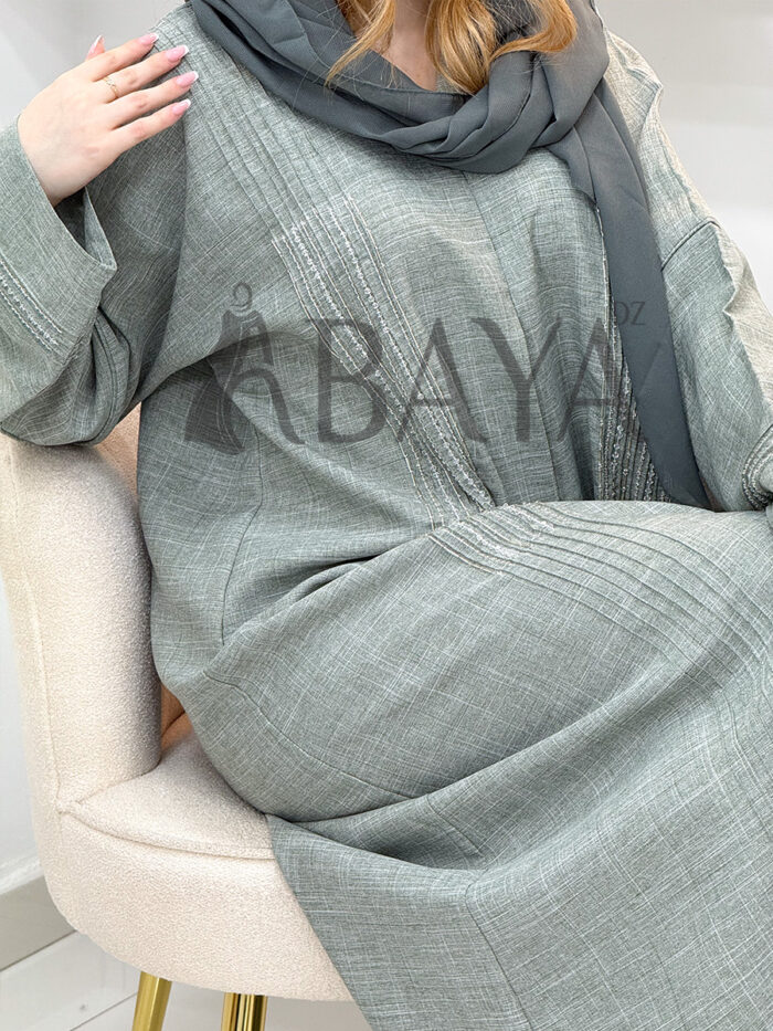 Abaya grise élégante ornée de perles délicates