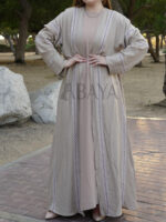Abaya beige deux pièces avec broderies élégantes