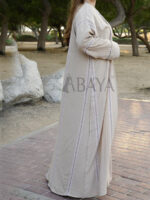 Abaya beige deux pièces avec broderies élégantes