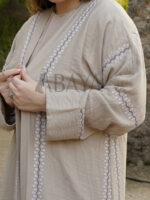 Abaya beige deux pièces avec broderies élégantes